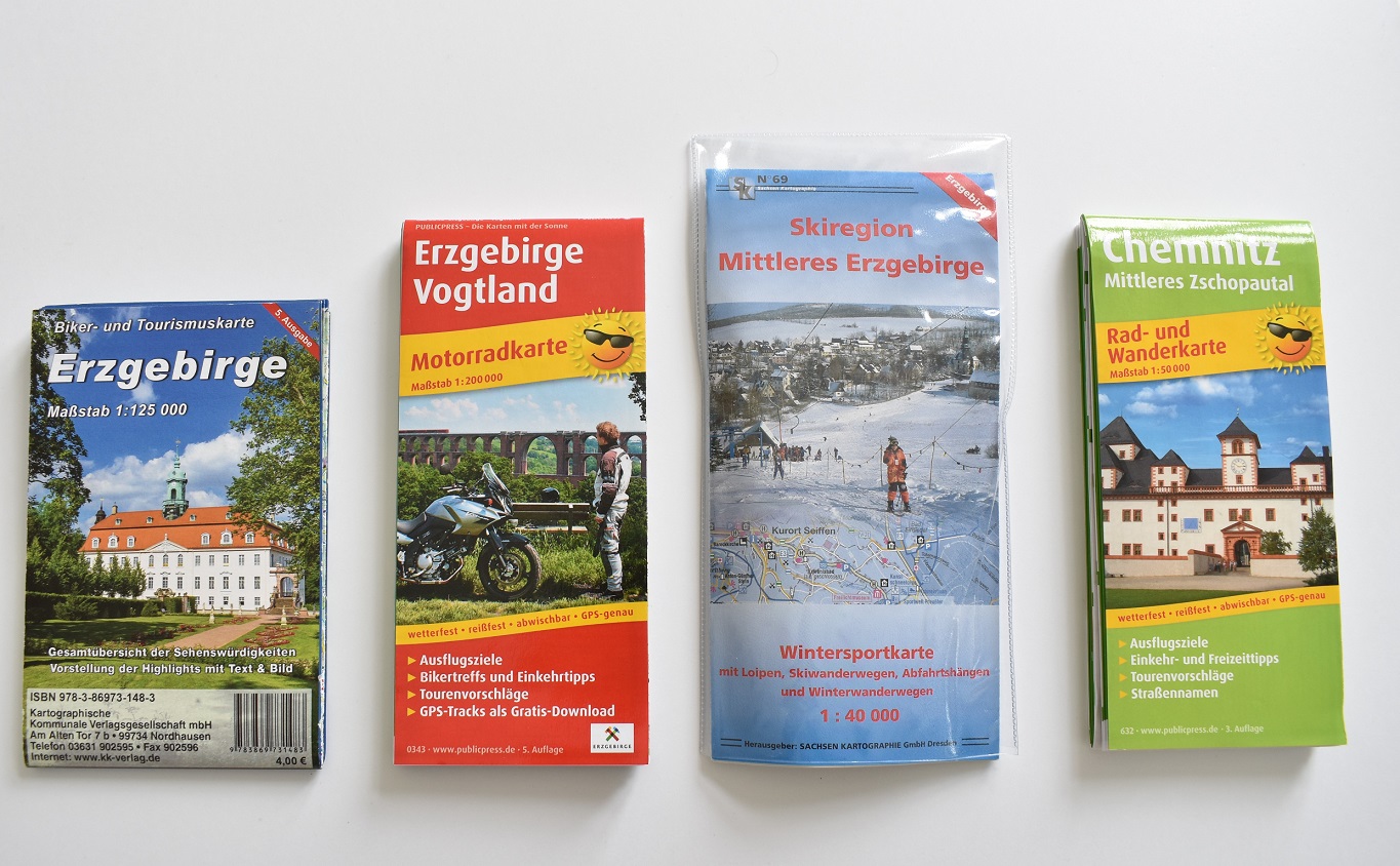 Motorrad- und Wanderkarten