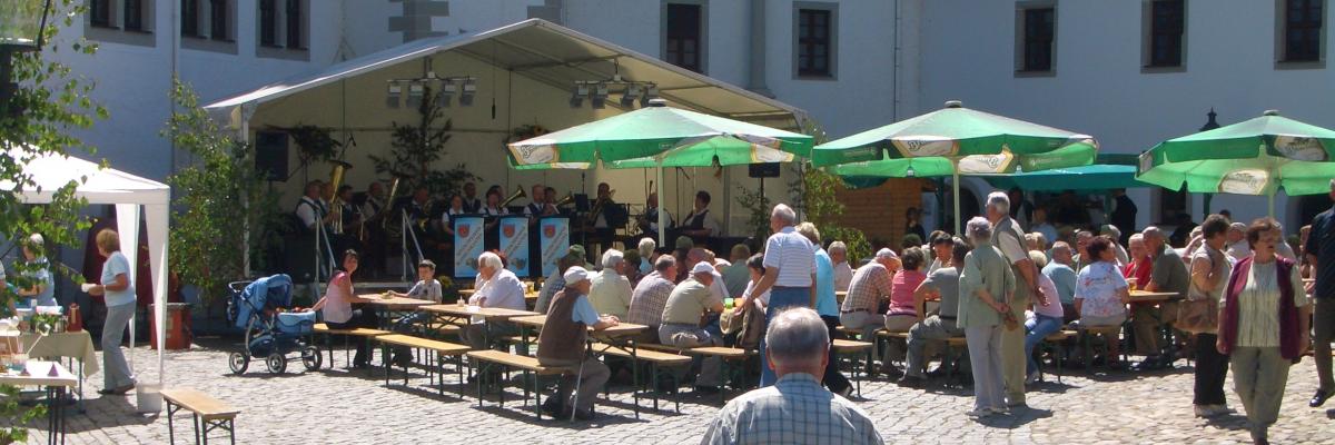 Eine Veranstaltung auf dem Schlosshof