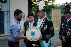 Gratulationen dem Schützenkönig Foto: Nick Bauer